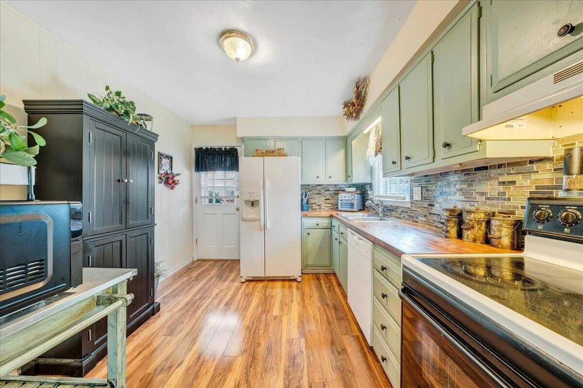 619 Elmcrest ST - Photo 13