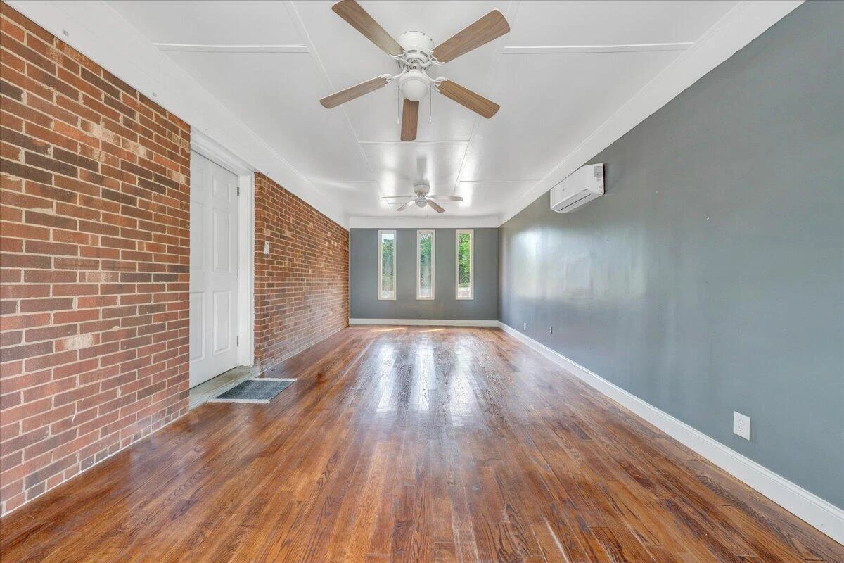 795 Longview DR - Photo 10