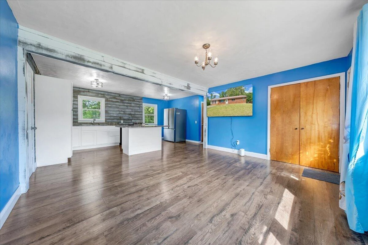 795 Longview DR - Photo 4