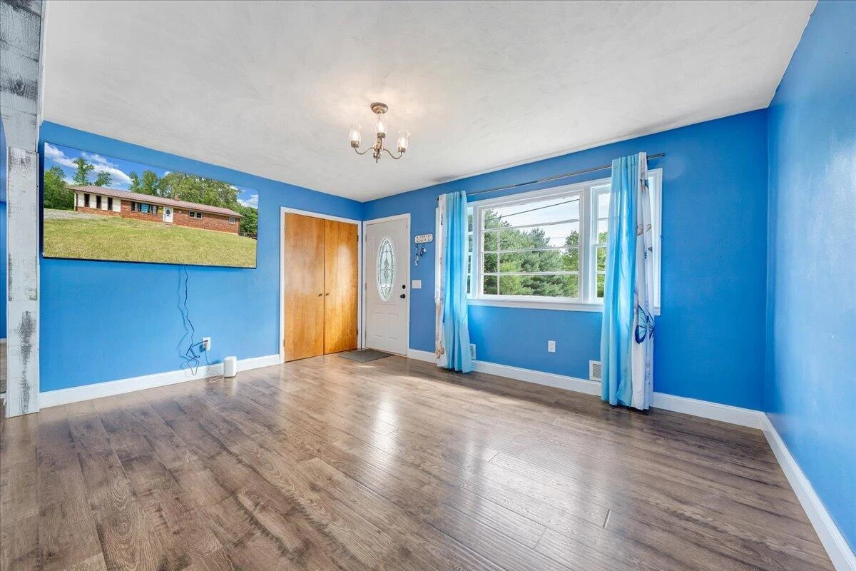 795 Longview DR - Photo 5