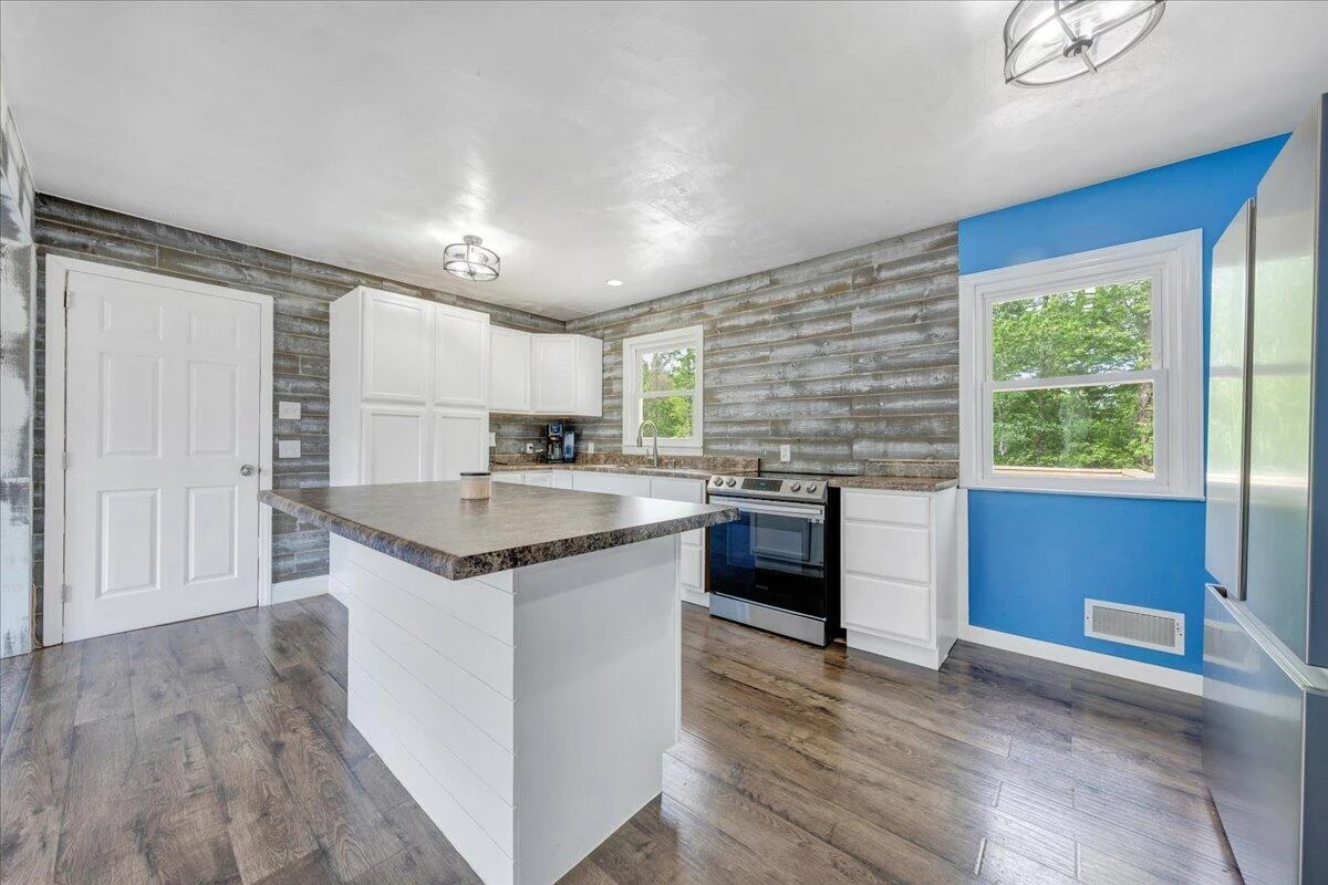 795 Longview DR - Photo 8