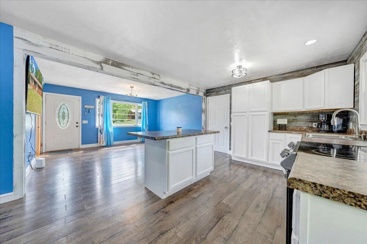 795 Longview DR - Photo 9