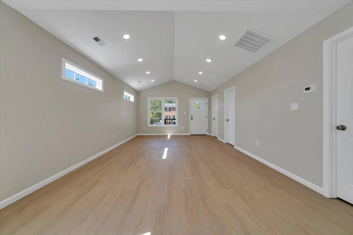 515 Cedar AVE - Photo 9