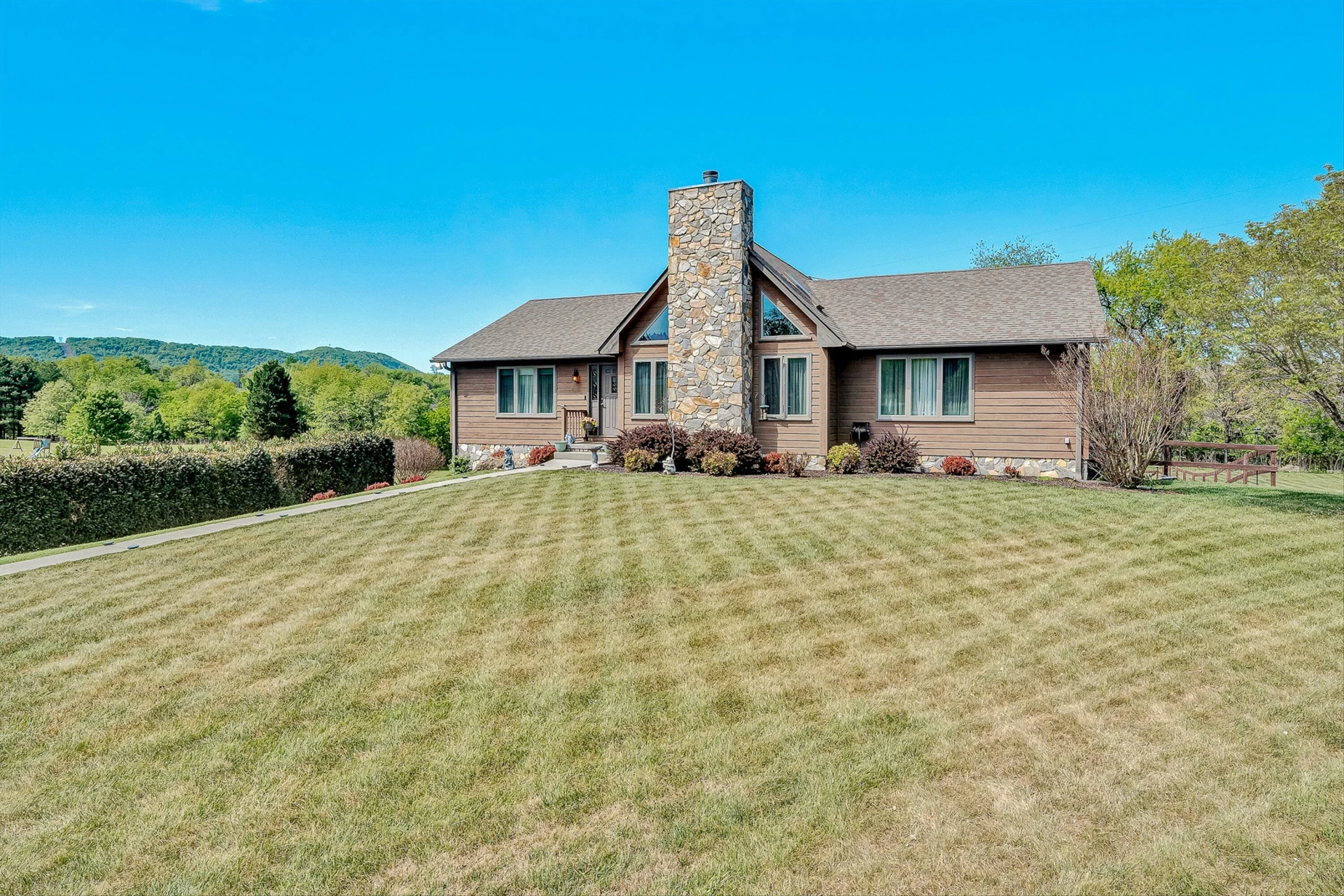 384 Deer Haven DR - Photo 5