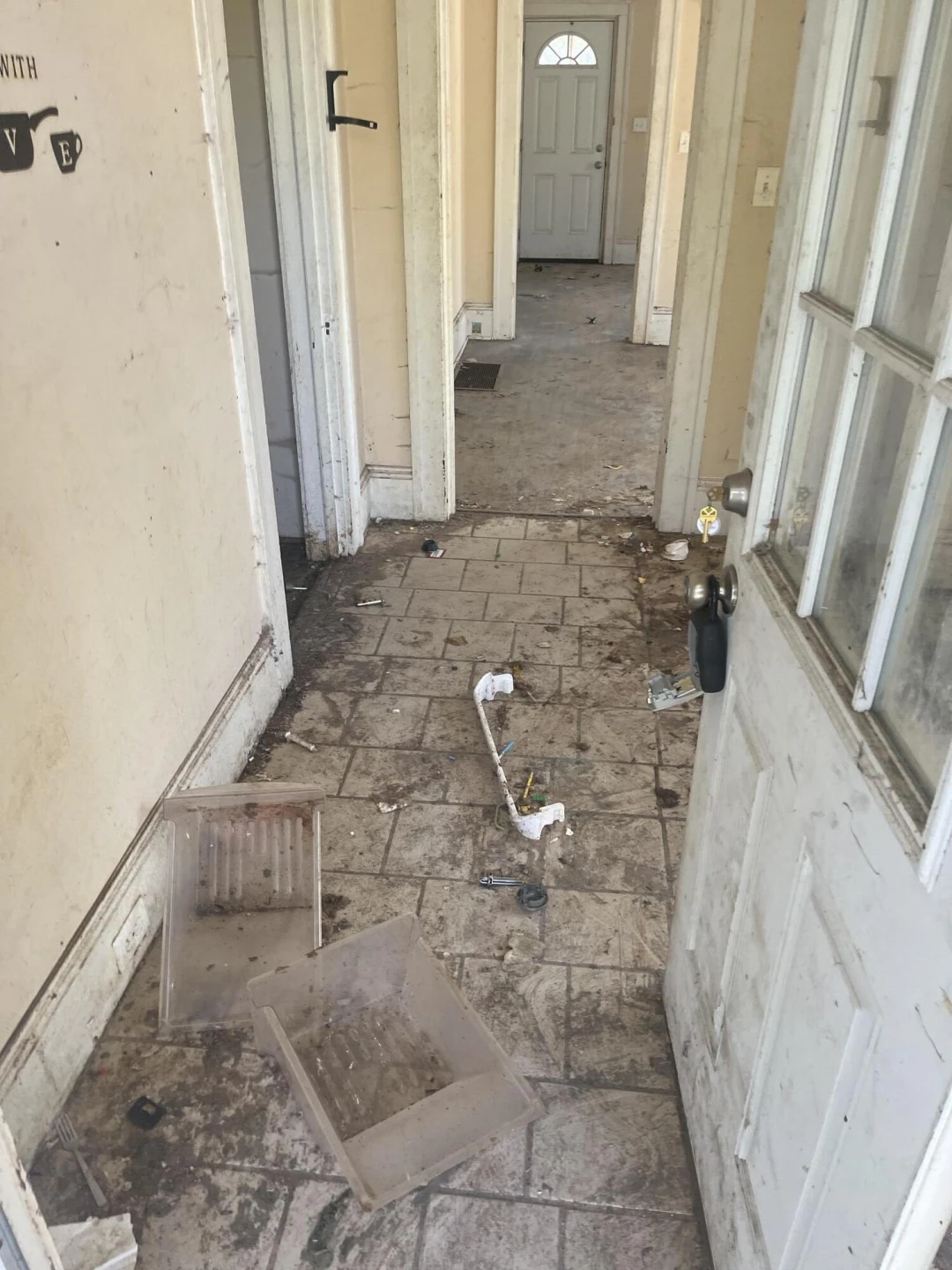 652 Montrose AVE - Photo 3