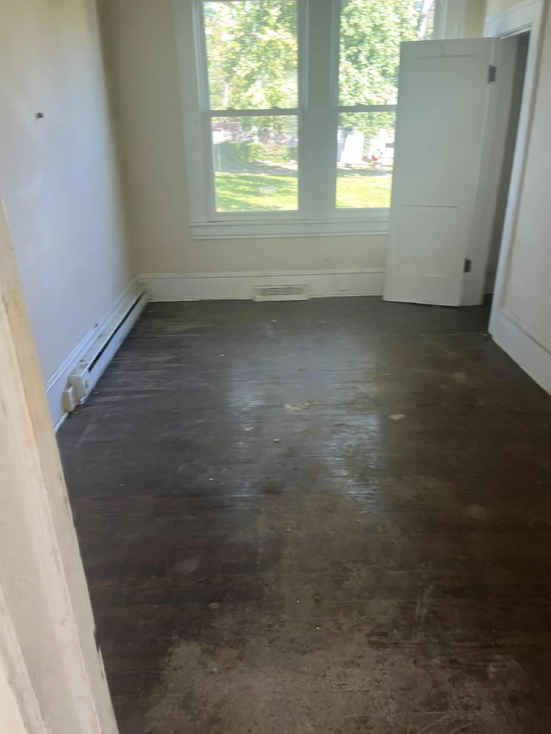 652 Montrose AVE - Photo 6