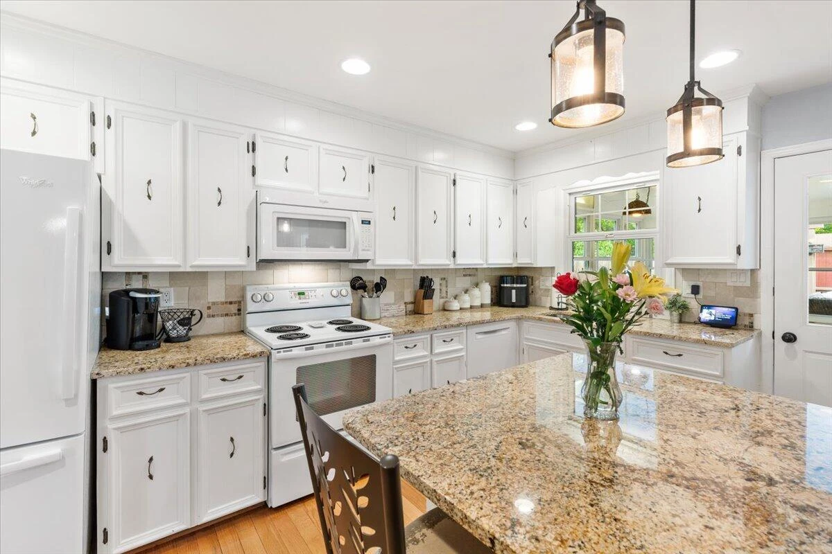 5403 Tomahawk CIR - Photo 14