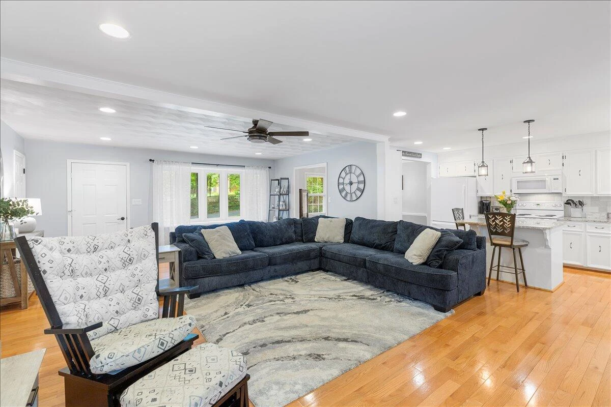 5403 Tomahawk CIR - Photo 8