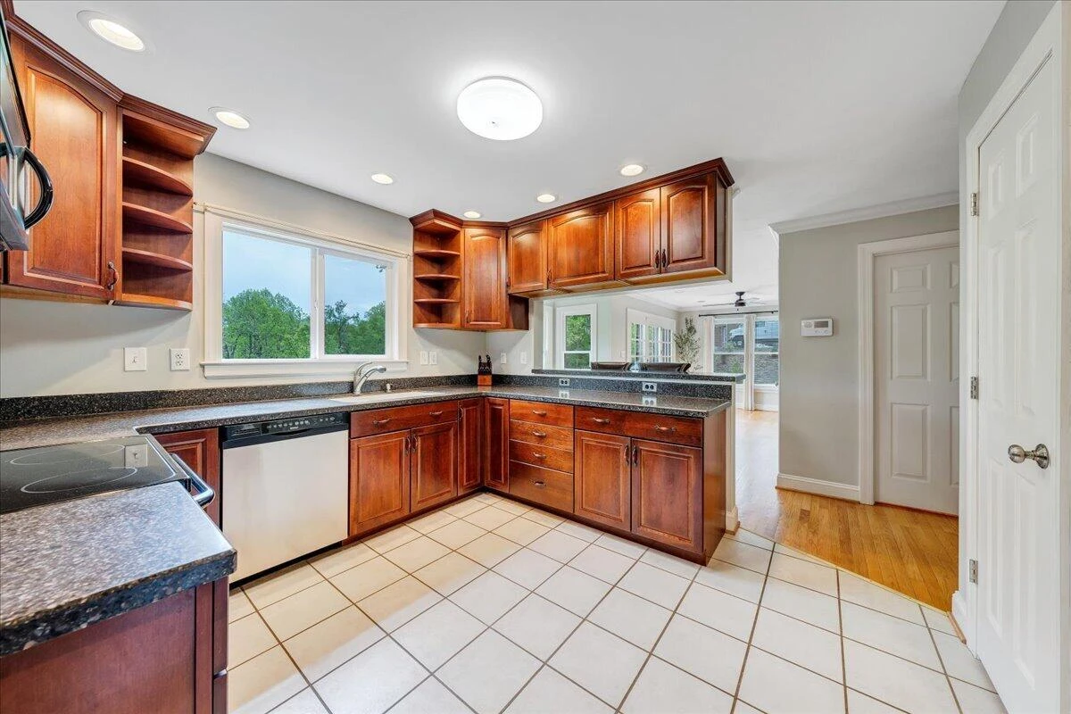 1562 Strawberry Mountain DR - Photo 16