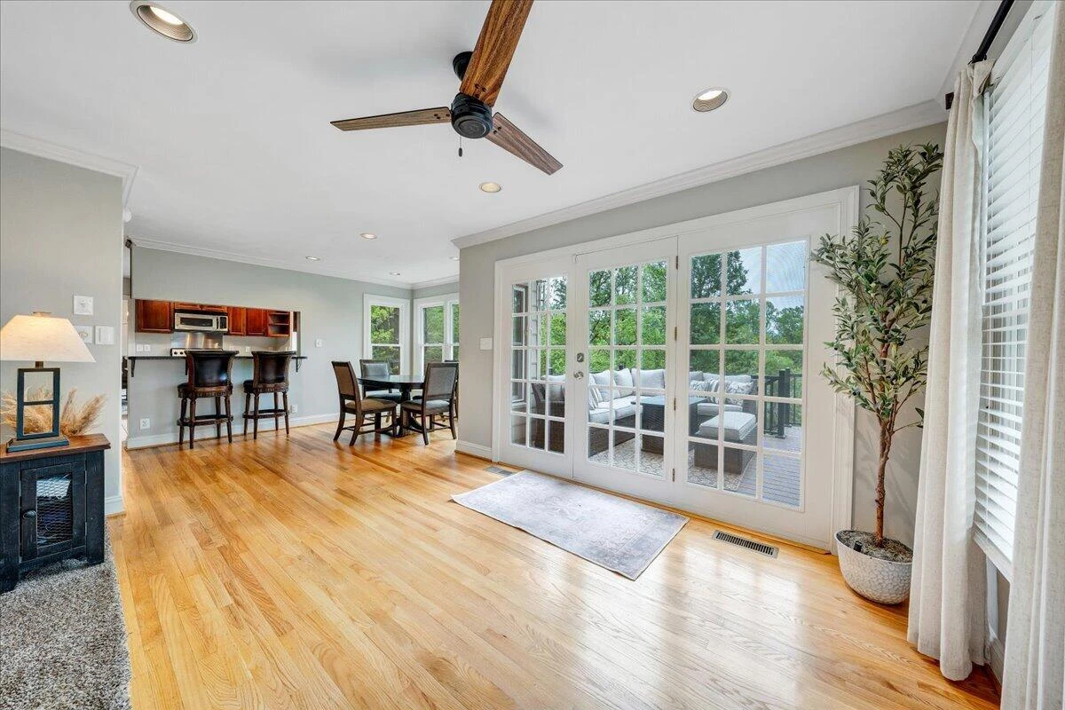 1562 Strawberry Mountain DR - Photo 21