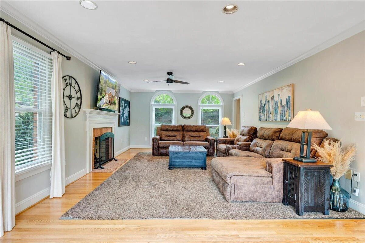 1562 Strawberry Mountain DR - Photo 23