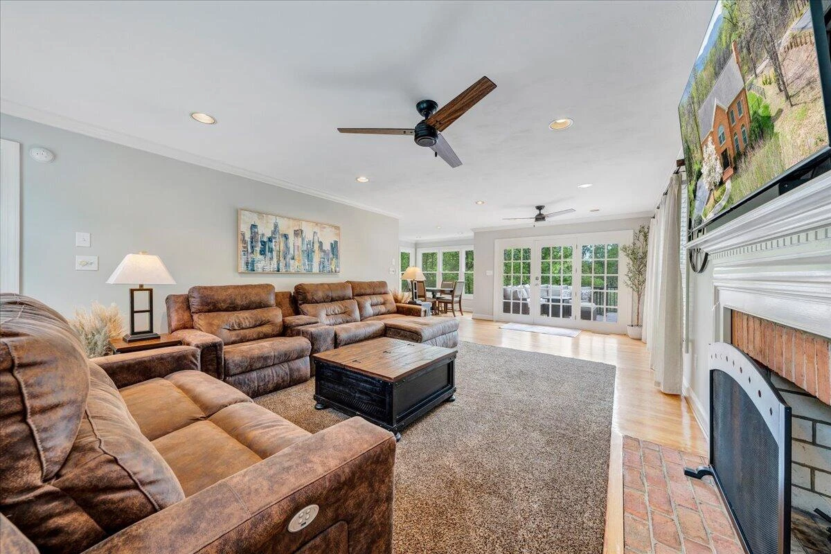 1562 Strawberry Mountain DR - Photo 24