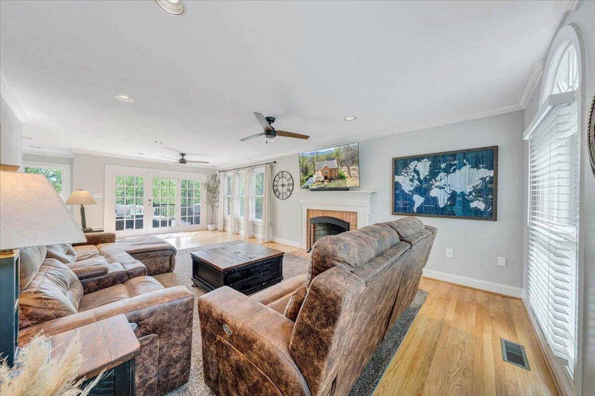 1562 Strawberry Mountain DR - Photo 25