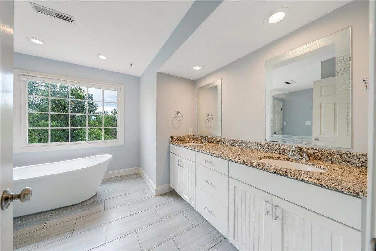 1562 Strawberry Mountain DR - Photo 32