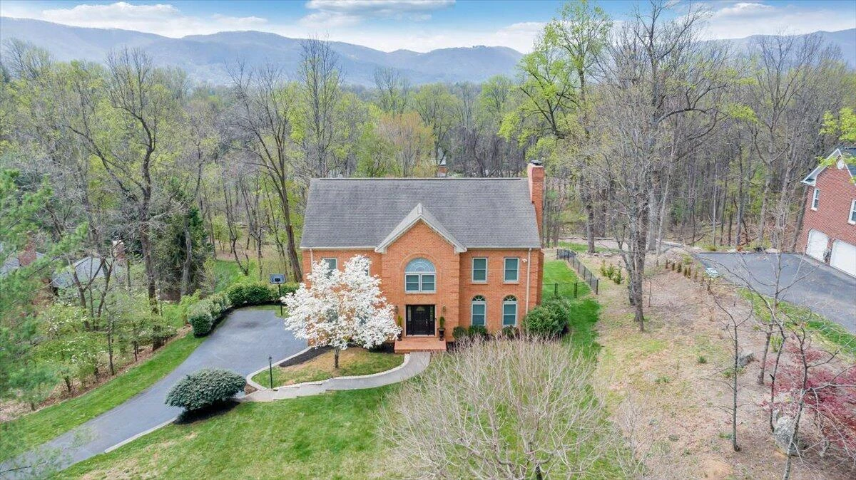 1562 Strawberry Mountain DR - Photo 49