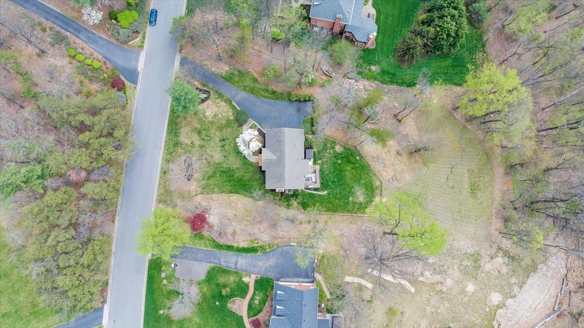 1562 Strawberry Mountain DR - Photo 54