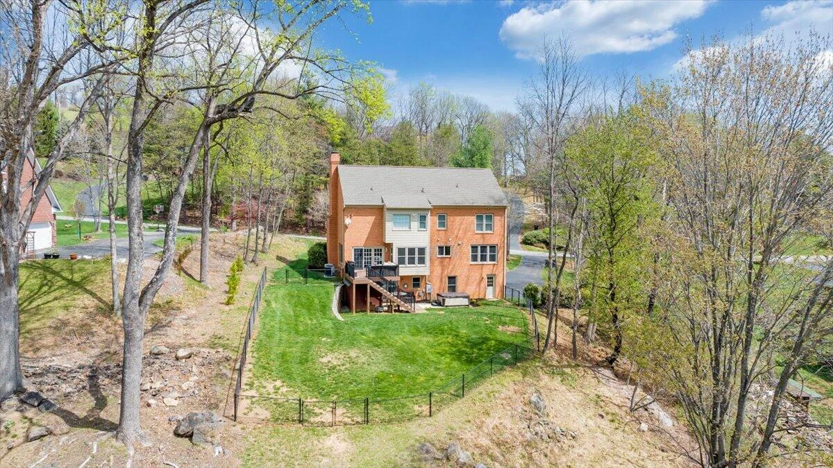 1562 Strawberry Mountain DR - Photo 55