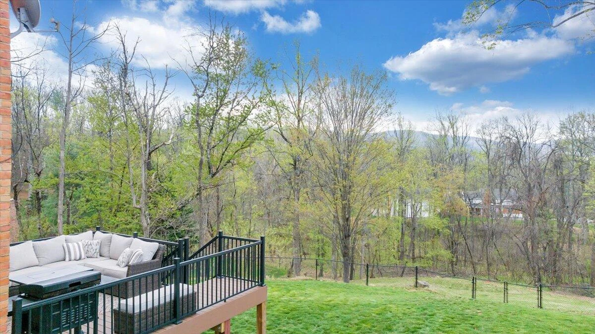 1562 Strawberry Mountain DR - Photo 59