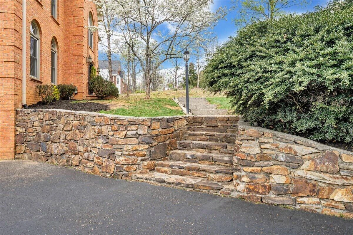 1562 Strawberry Mountain DR - Photo 60