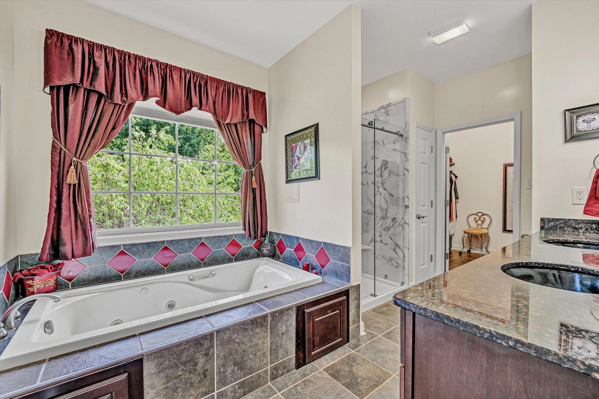 137 Whispering Meadows LN - Photo 28