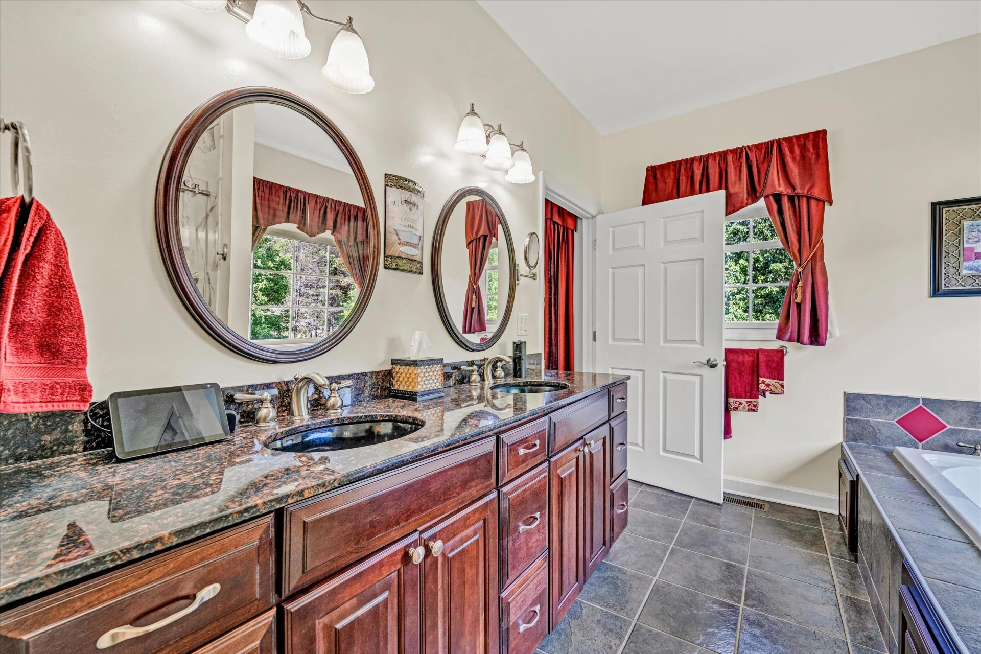 137 Whispering Meadows LN - Photo 31
