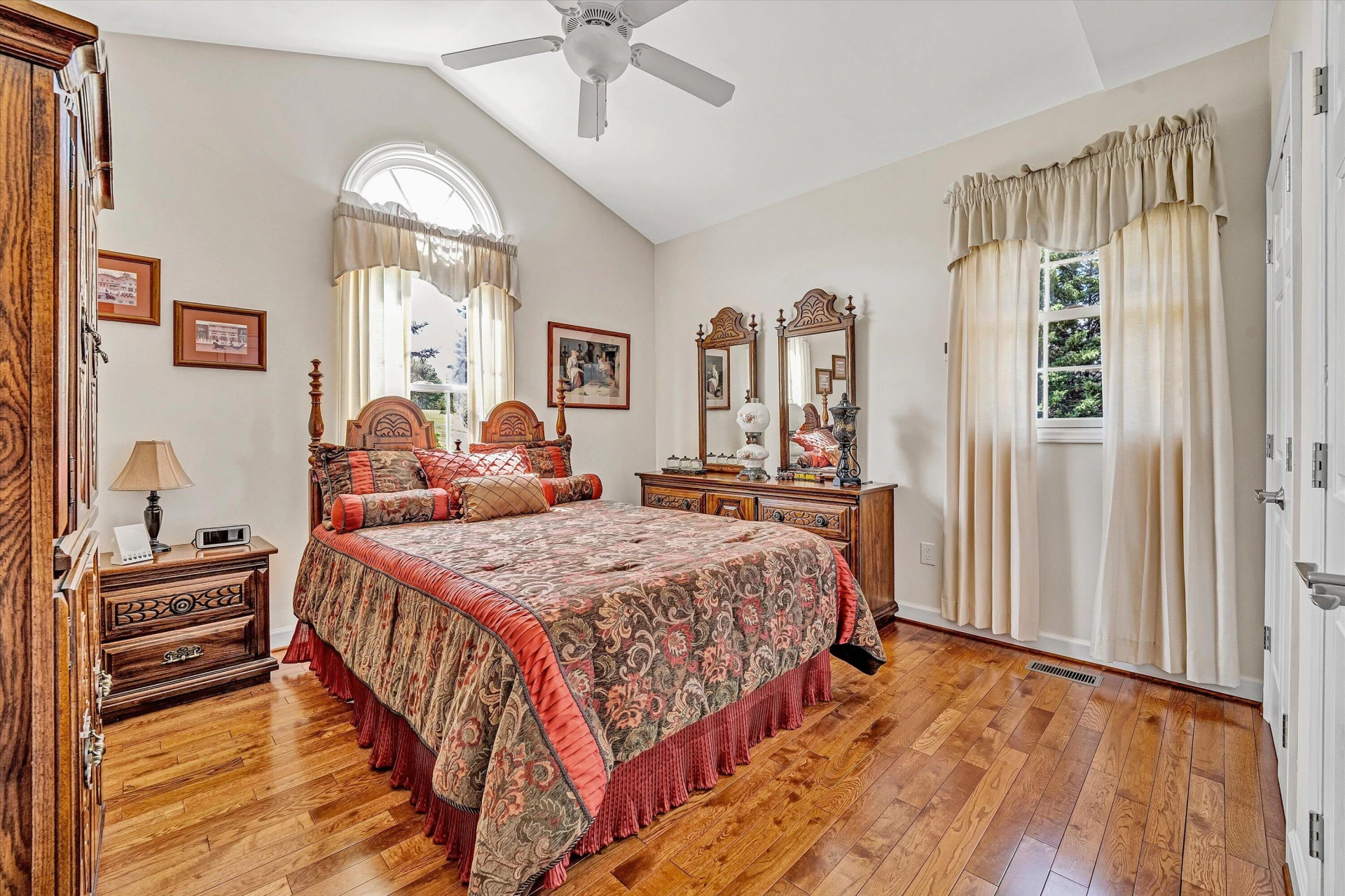 137 Whispering Meadows LN - Photo 33