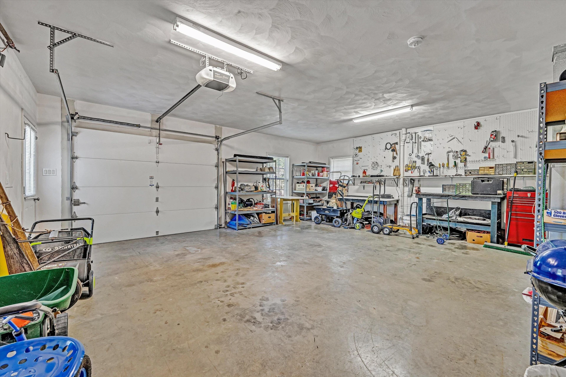 137 Whispering Meadows LN - Photo 38