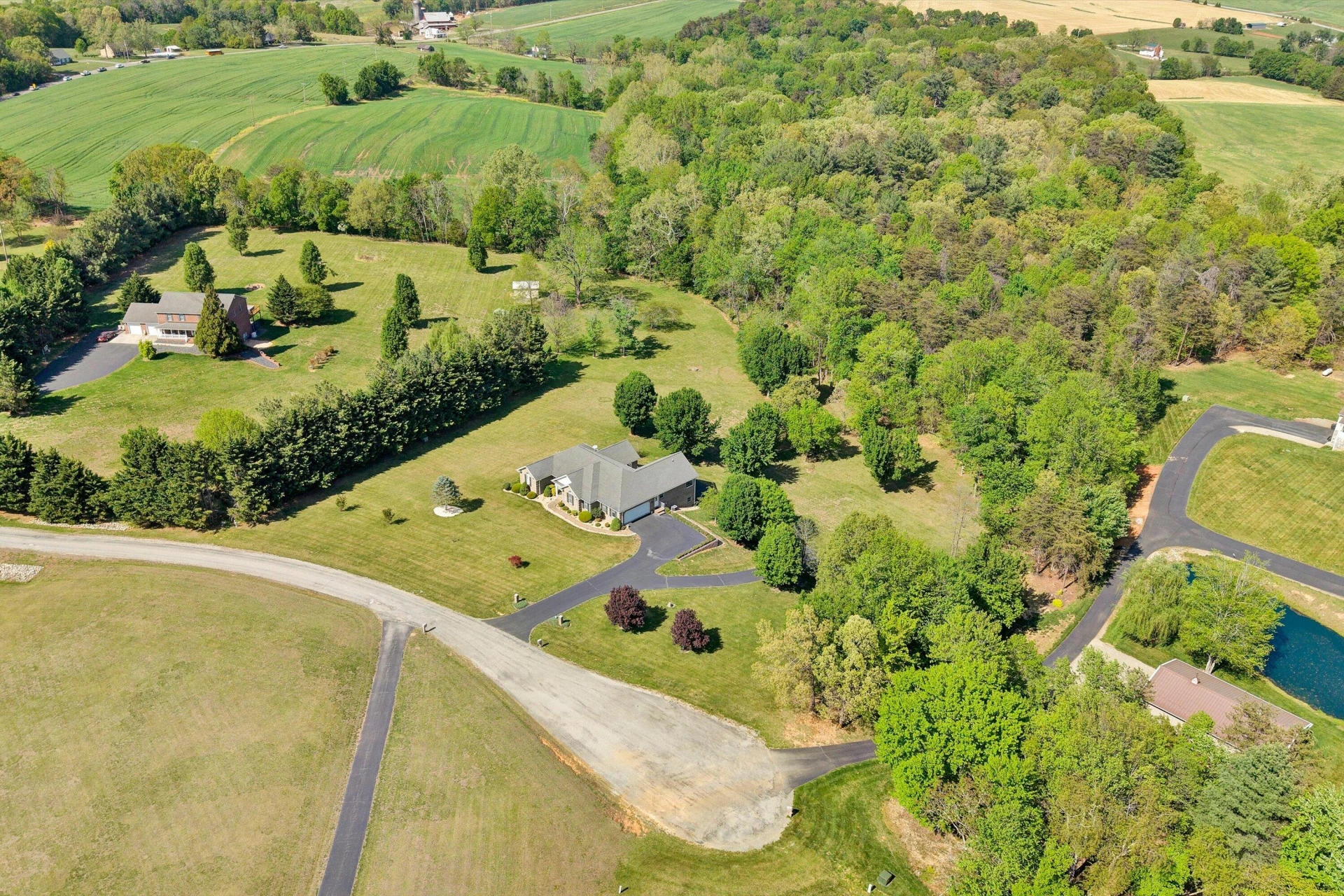 137 Whispering Meadows LN - Photo 58