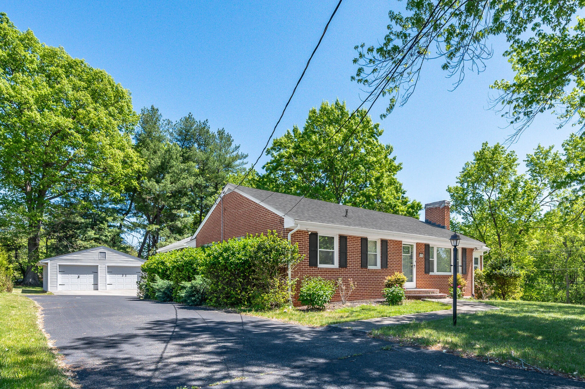1659 Shady Knoll AVE - Photo 2