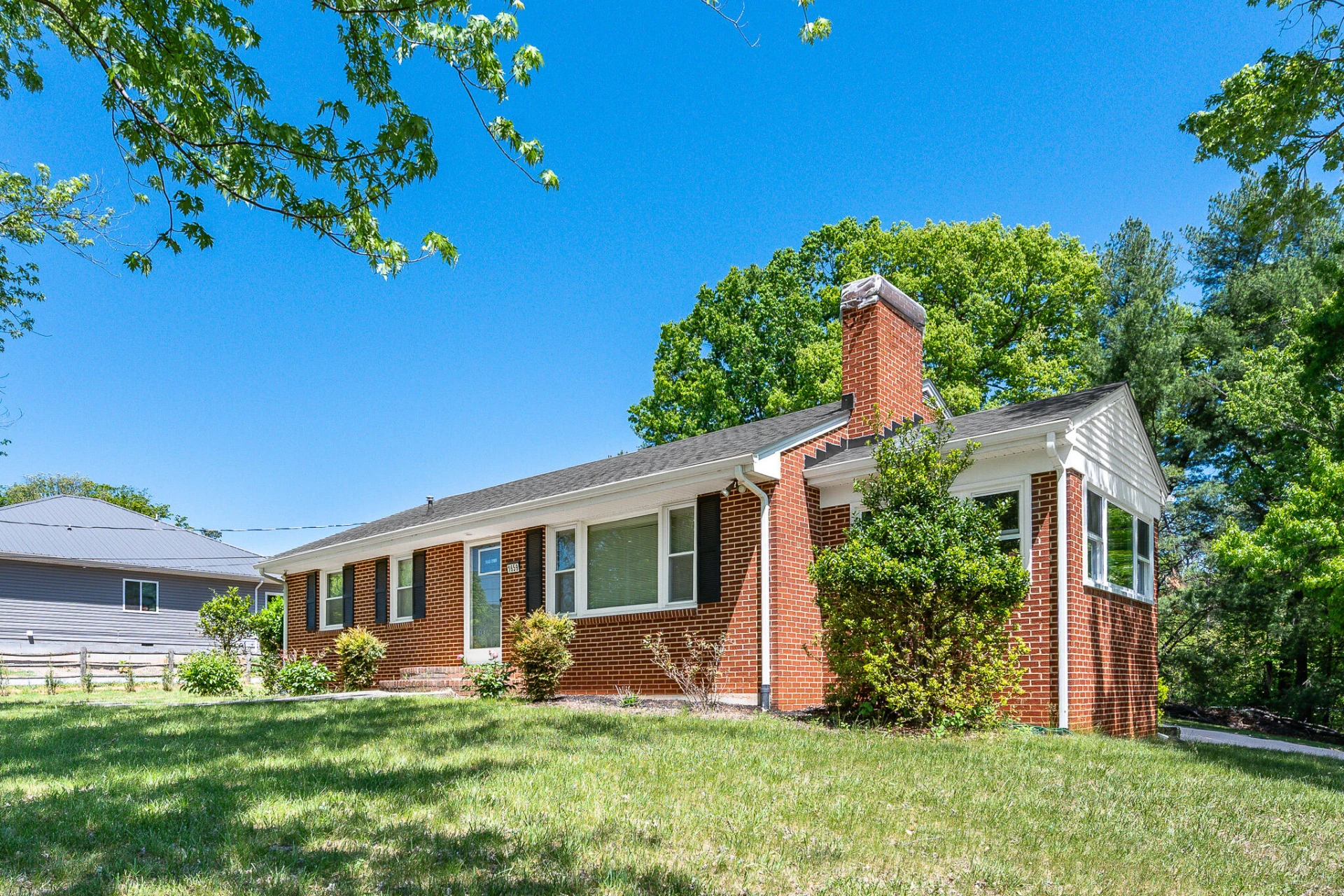 1659 Shady Knoll AVE - Photo 3