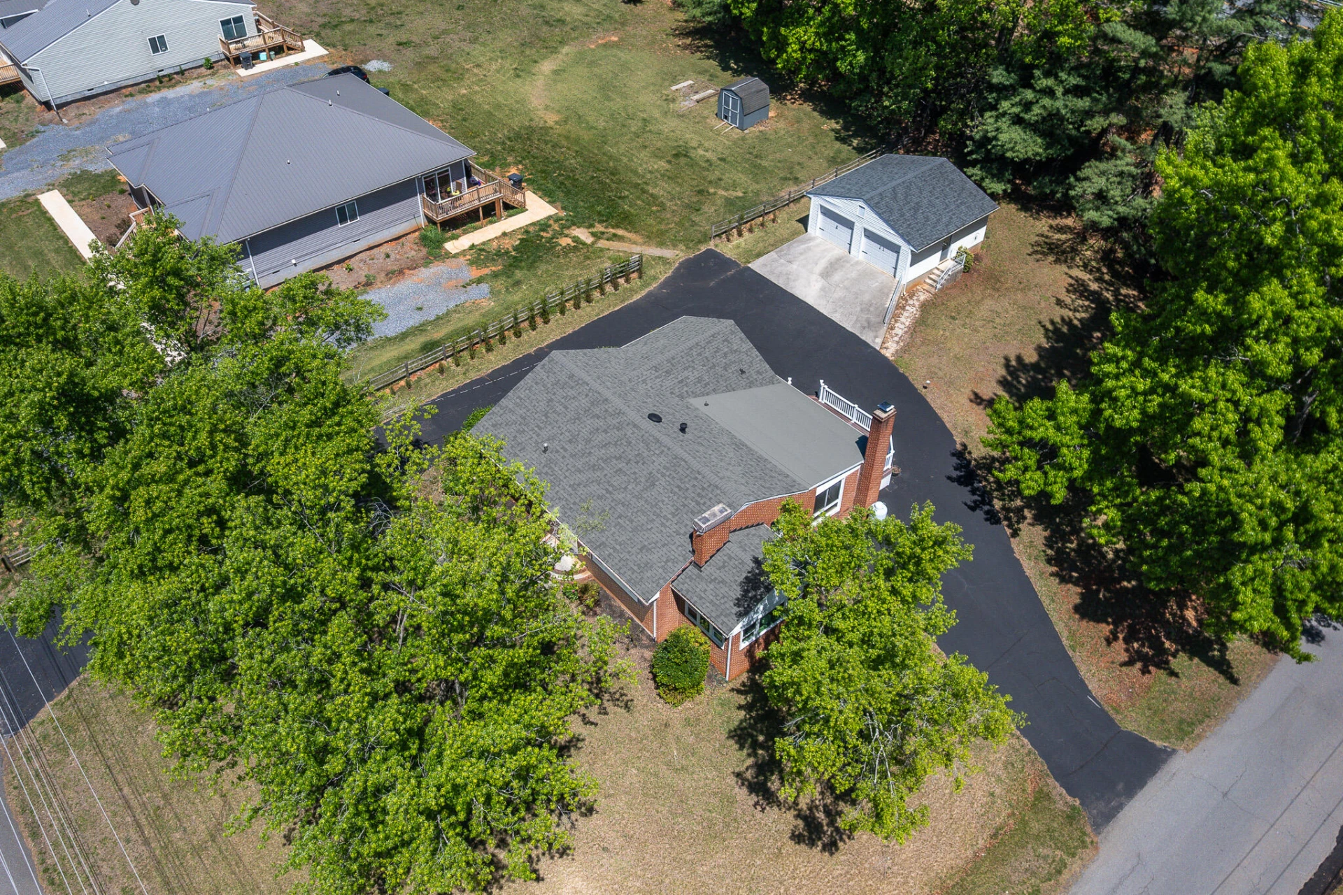 1659 Shady Knoll AVE - Photo 5