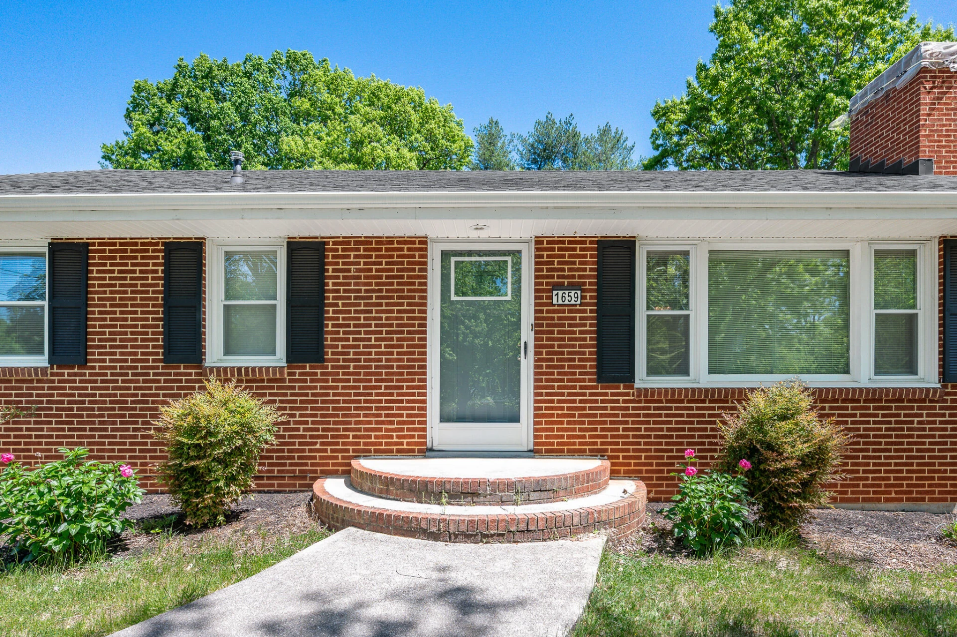 1659 Shady Knoll AVE - Photo 8