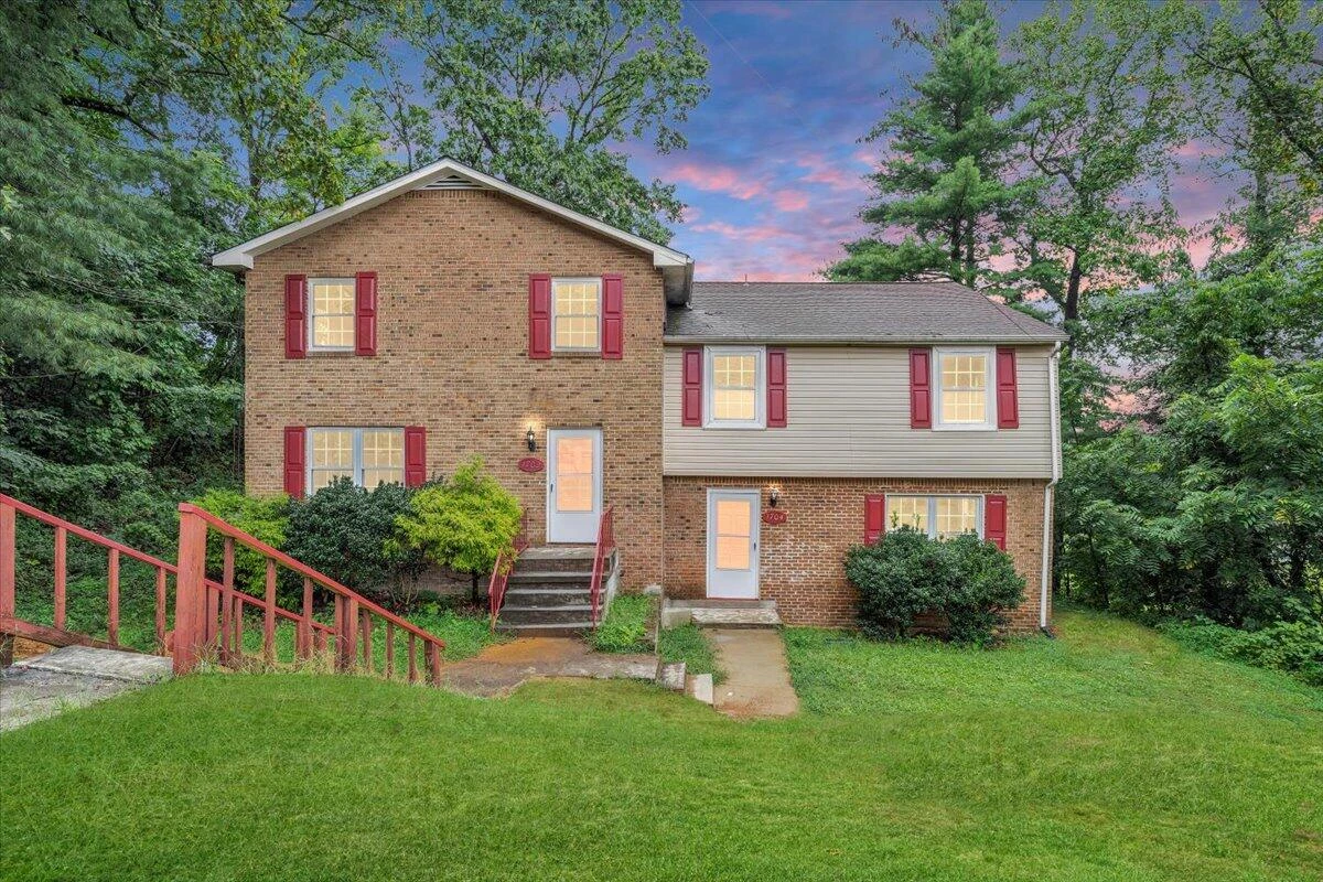 1702 Elbert DR ## 1704