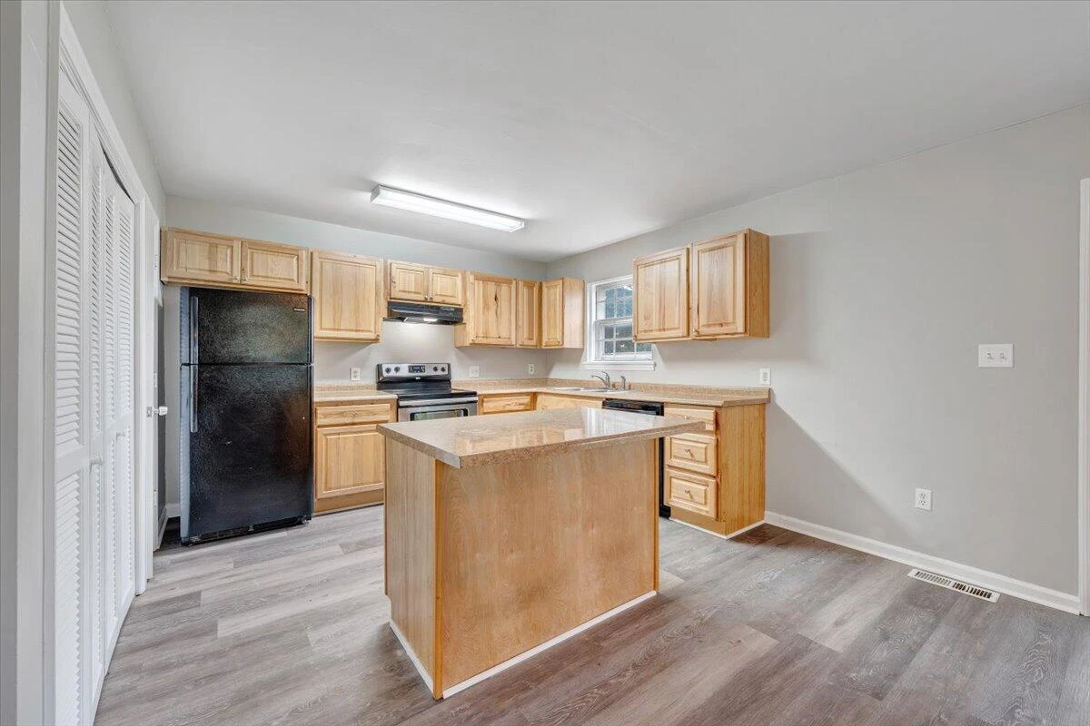 1702 Elbert DR ## 1704 - Photo 7