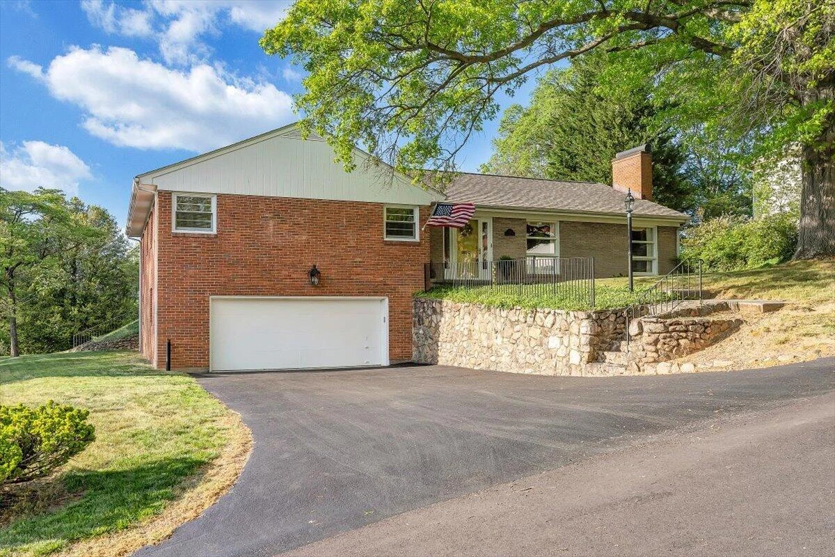 2421 Mount Vernon RD - Photo 2