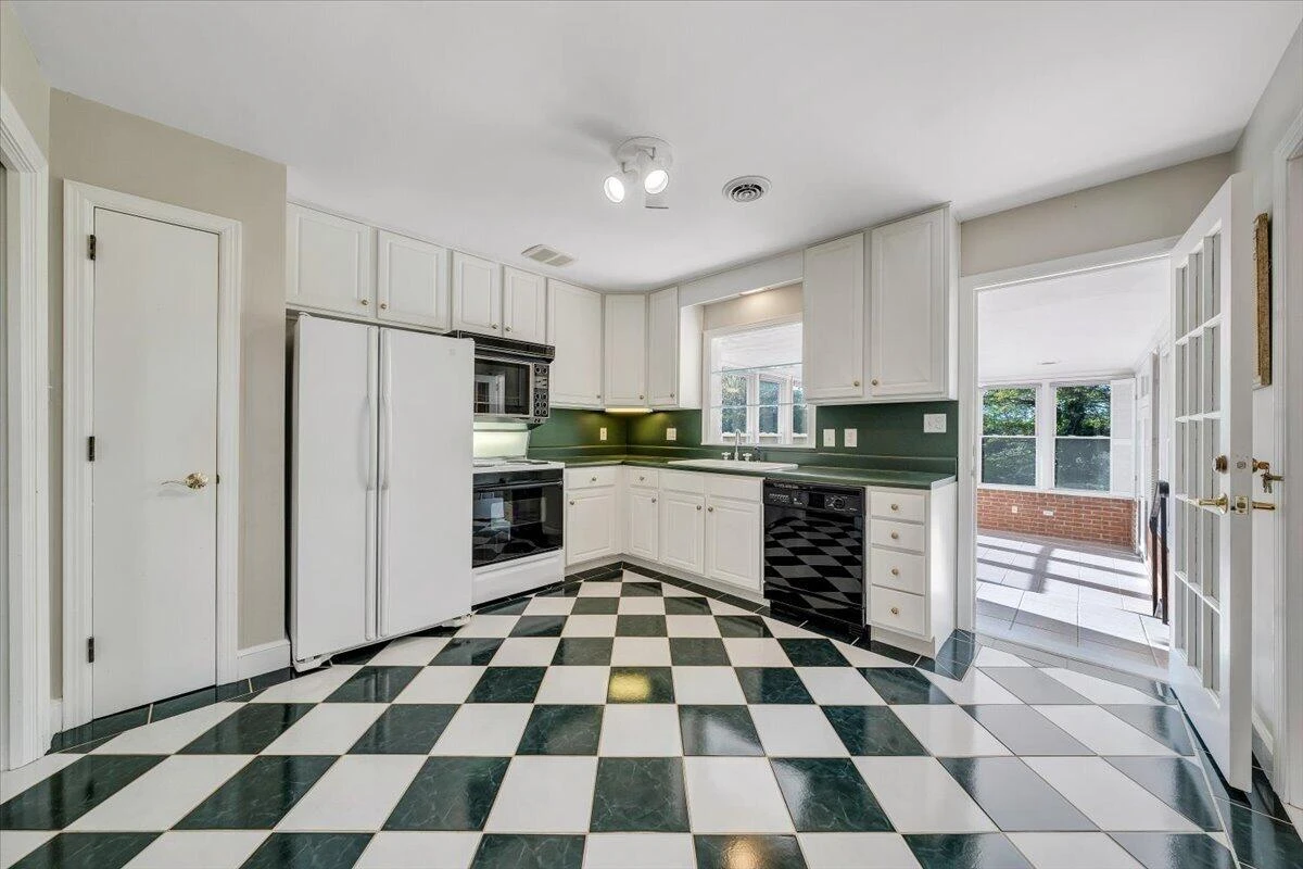 2421 Mount Vernon RD - Photo 31