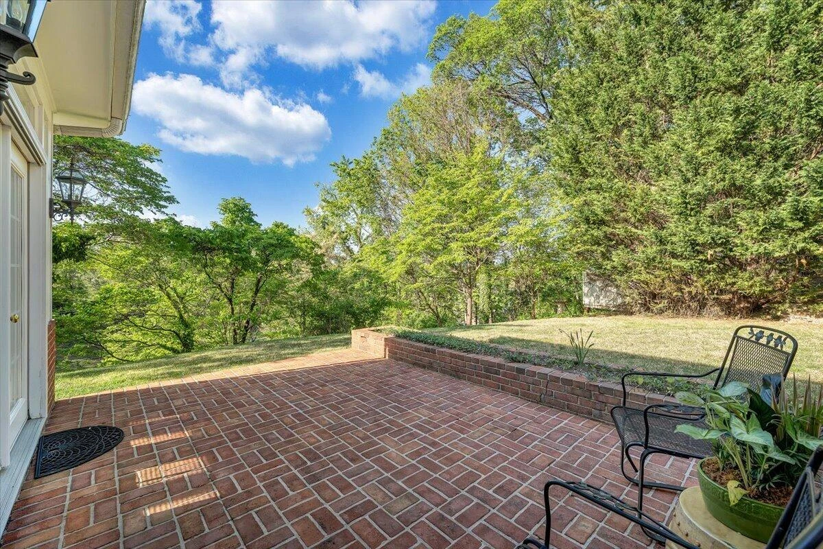 2421 Mount Vernon RD - Photo 5