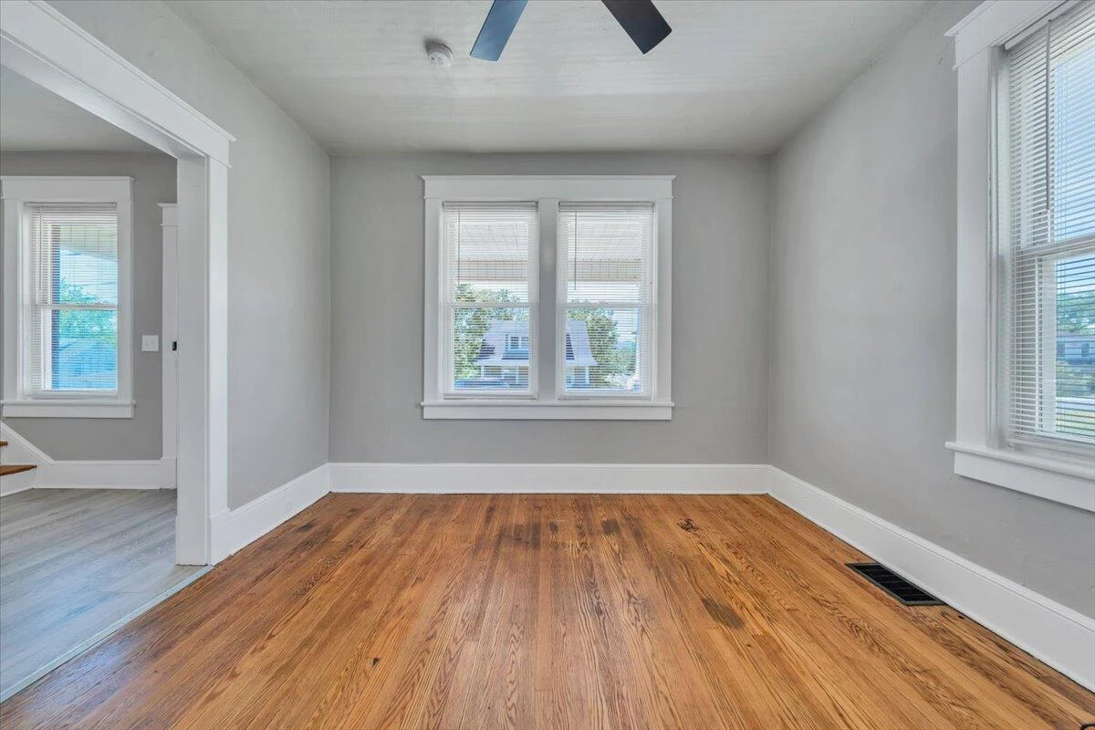 1627 Mercer AVE - Photo 10