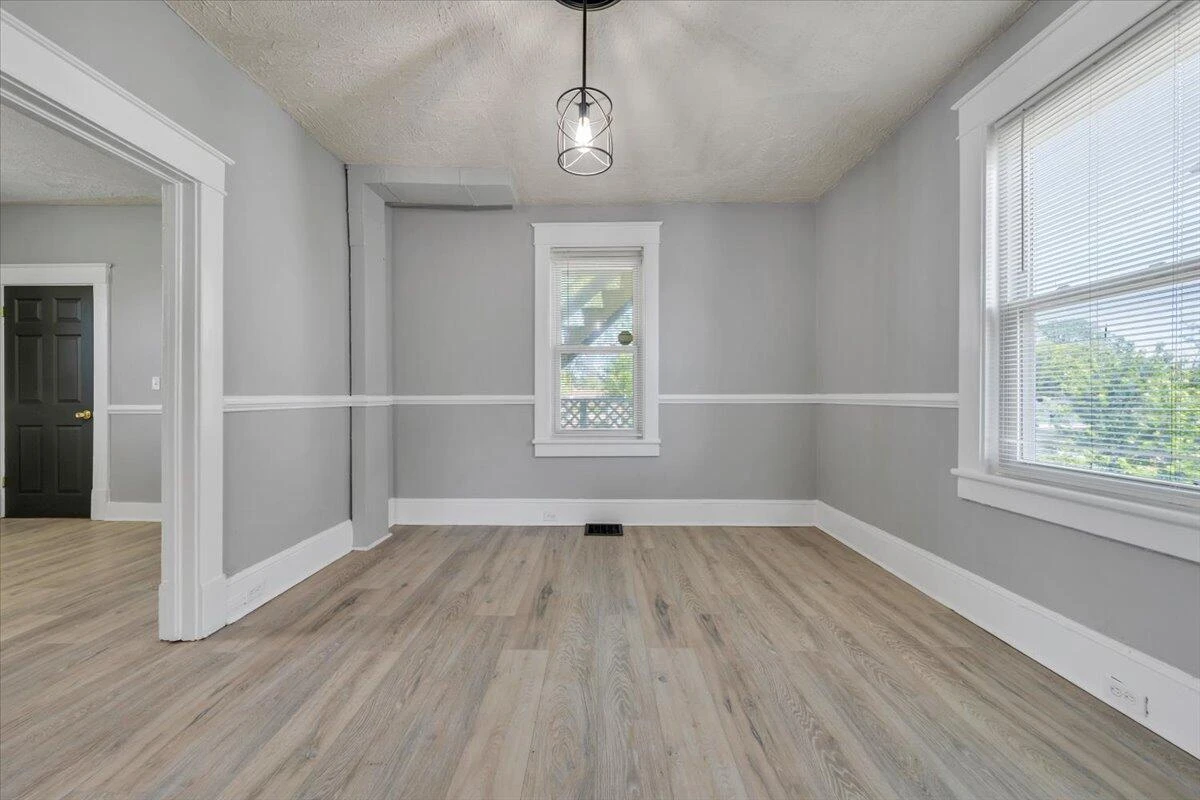 1627 Mercer AVE - Photo 12