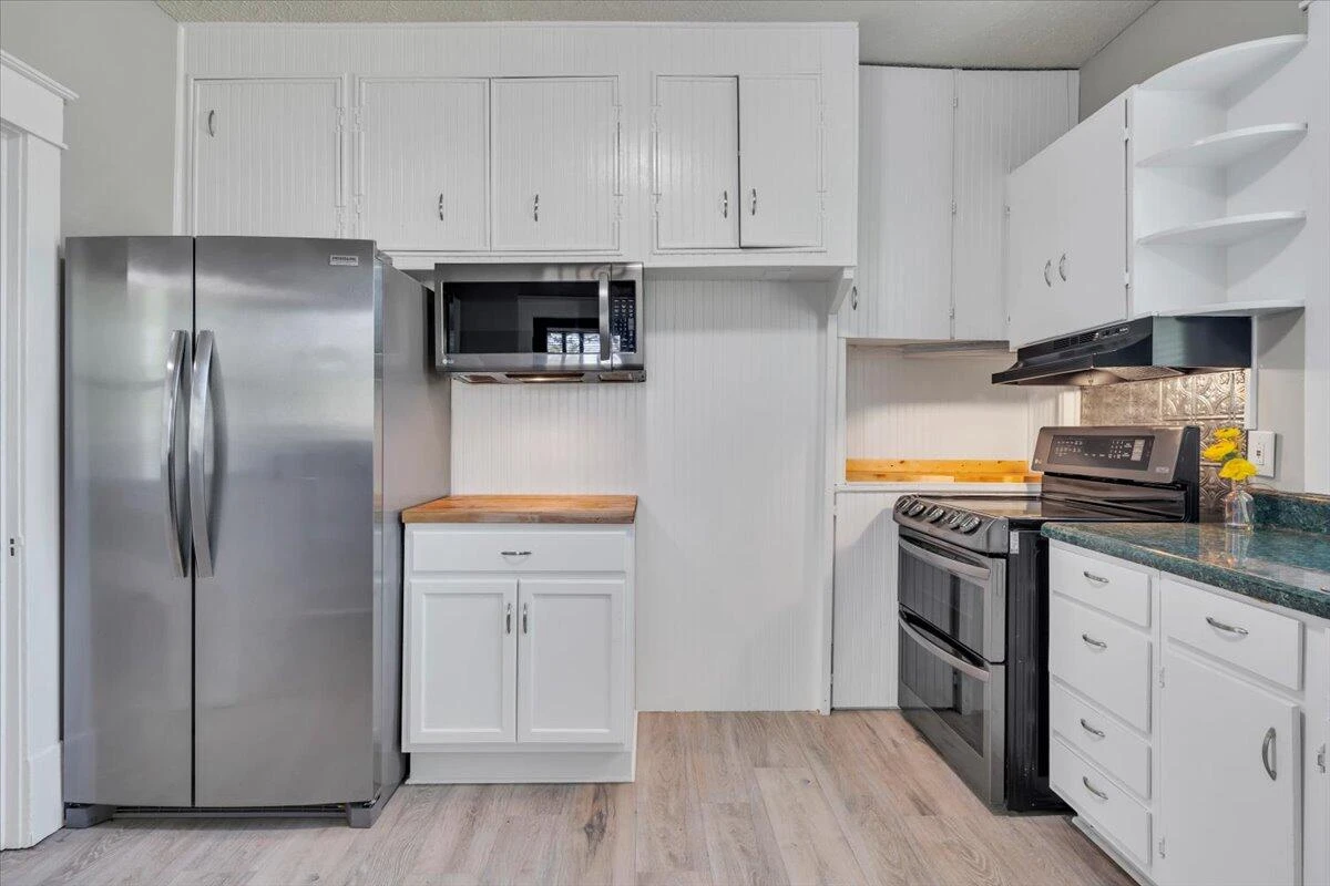 1627 Mercer AVE - Photo 17