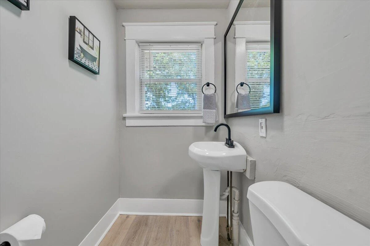 1627 Mercer AVE - Photo 21