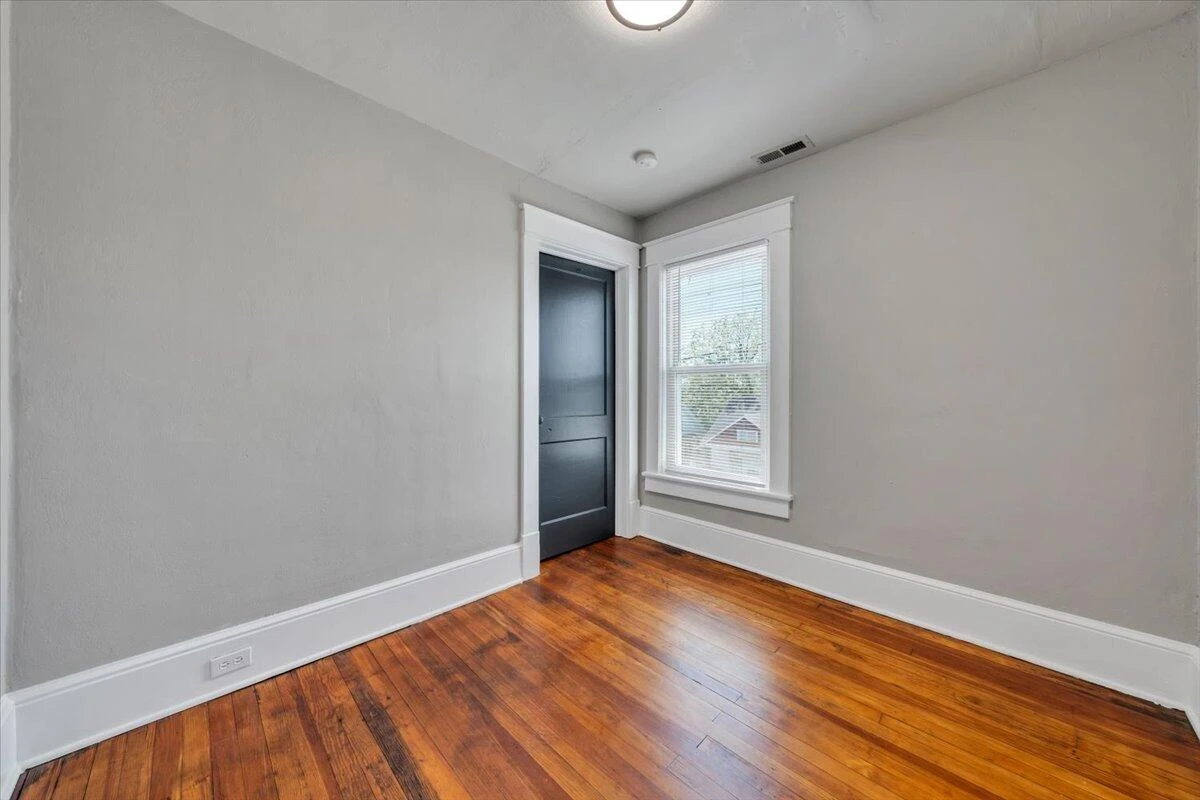 1627 Mercer AVE - Photo 22