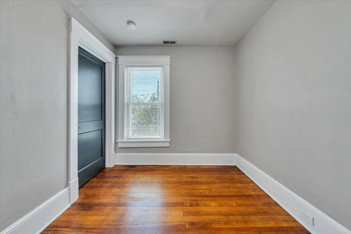 1627 Mercer AVE - Photo 23