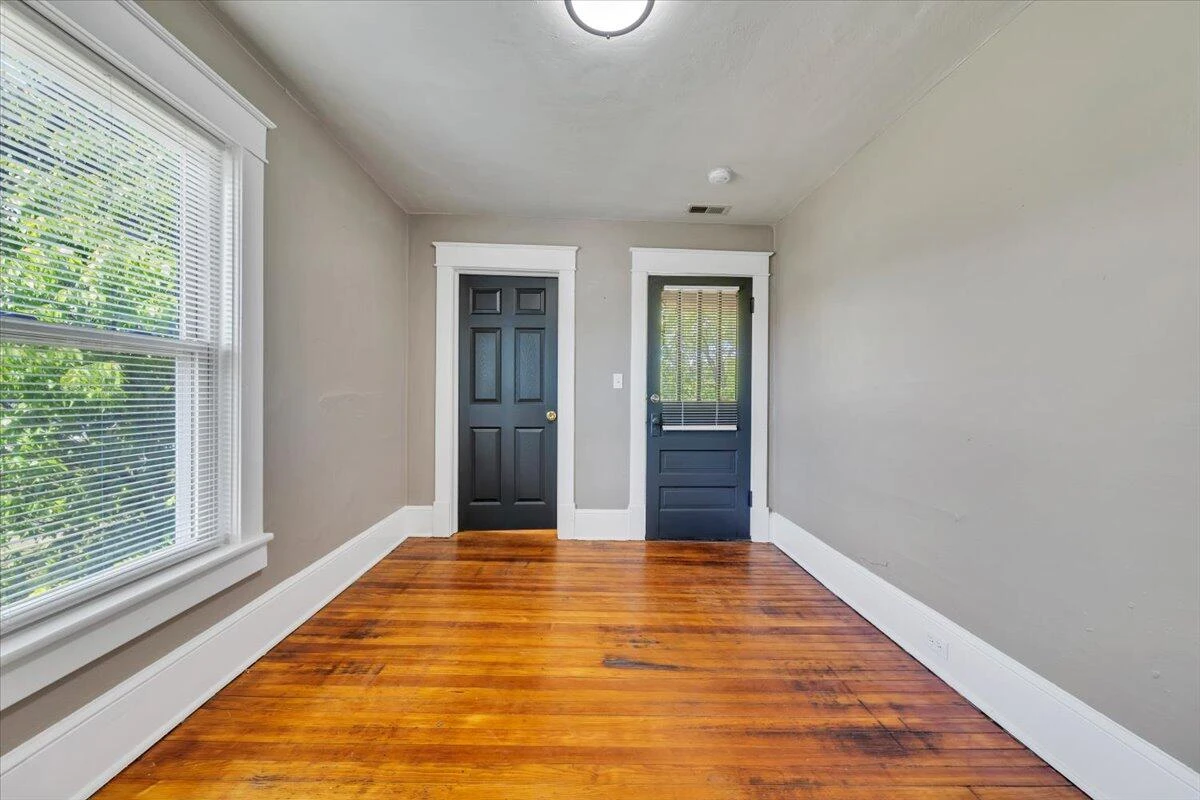 1627 Mercer AVE - Photo 27