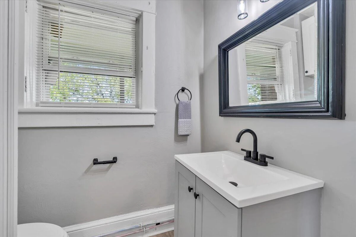 1627 Mercer AVE - Photo 32