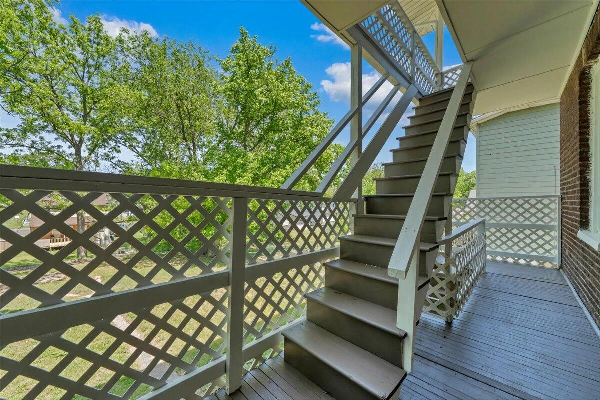 1627 Mercer AVE - Photo 38