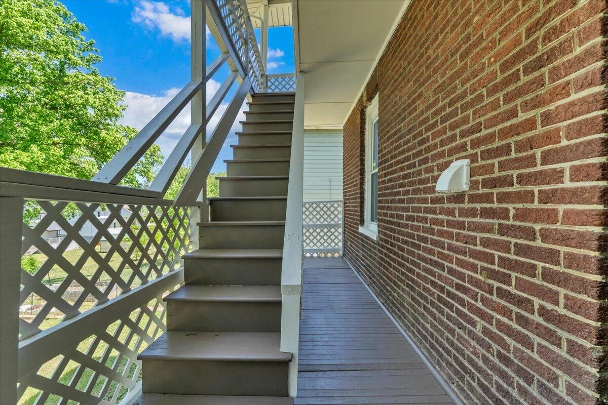 1627 Mercer AVE - Photo 39