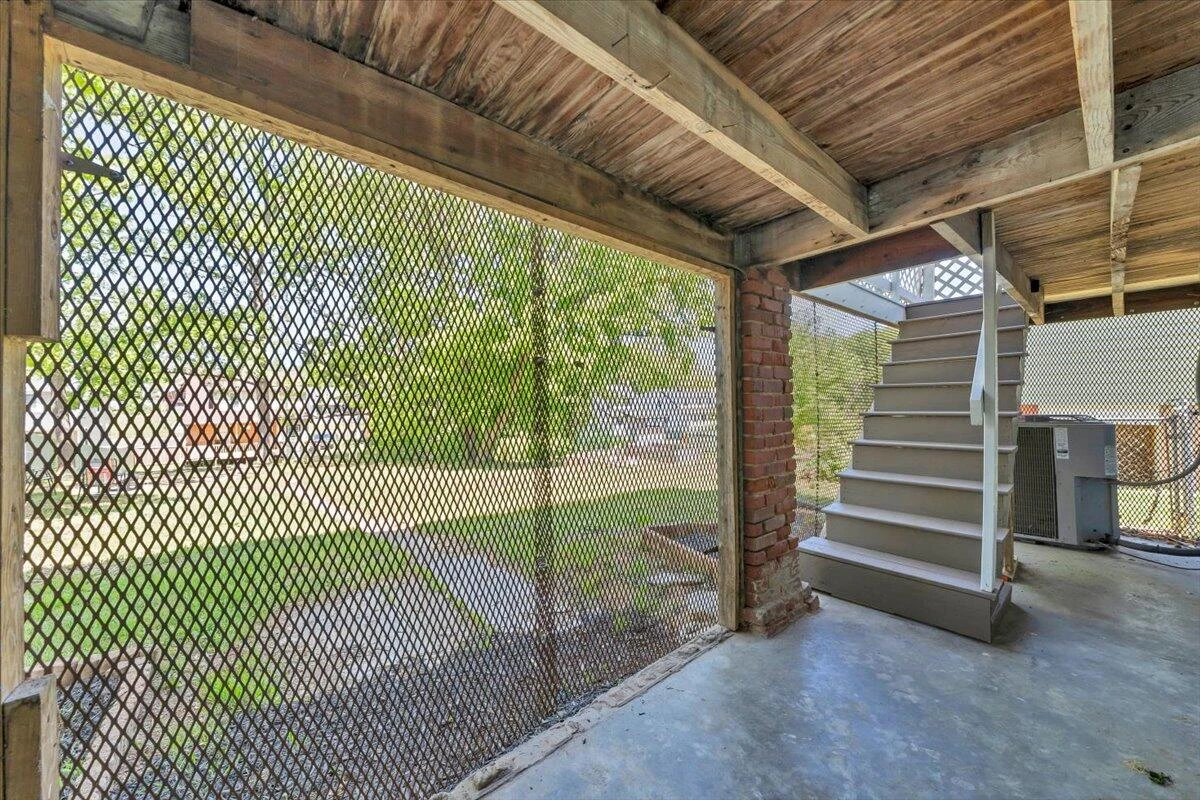 1627 Mercer AVE - Photo 46