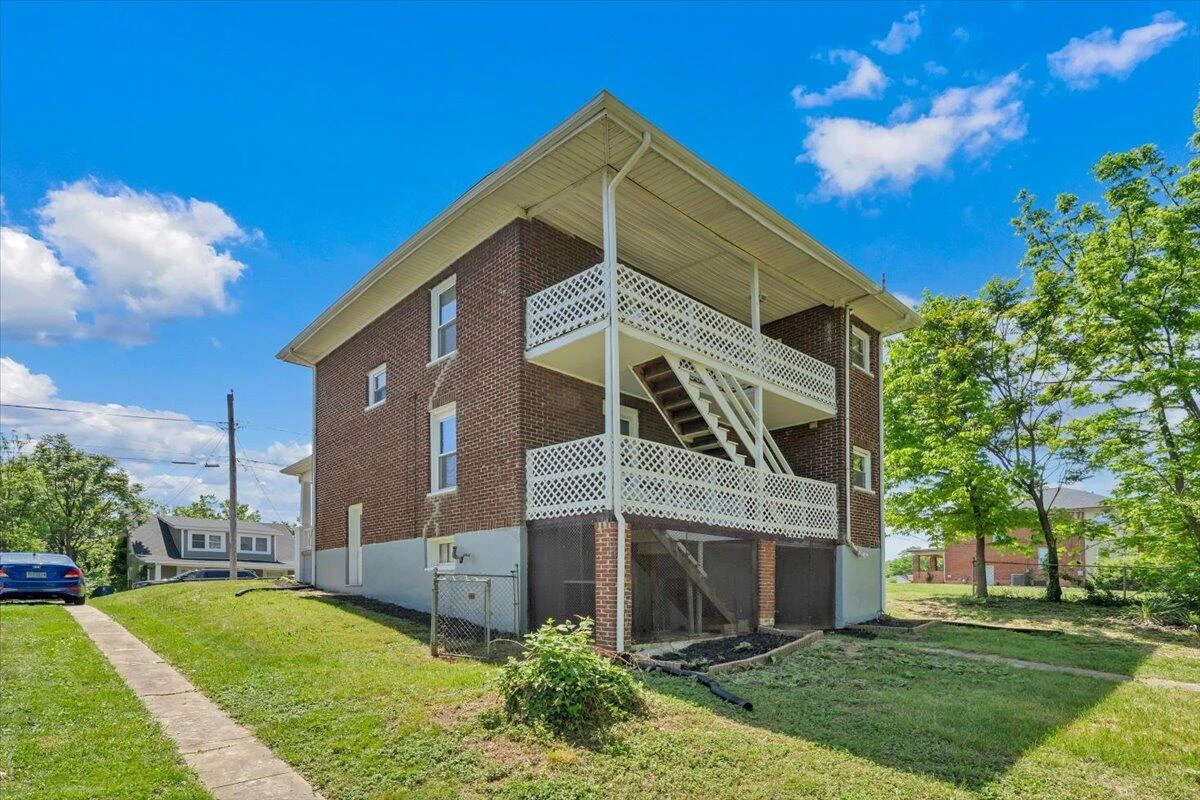 1627 Mercer AVE - Photo 47