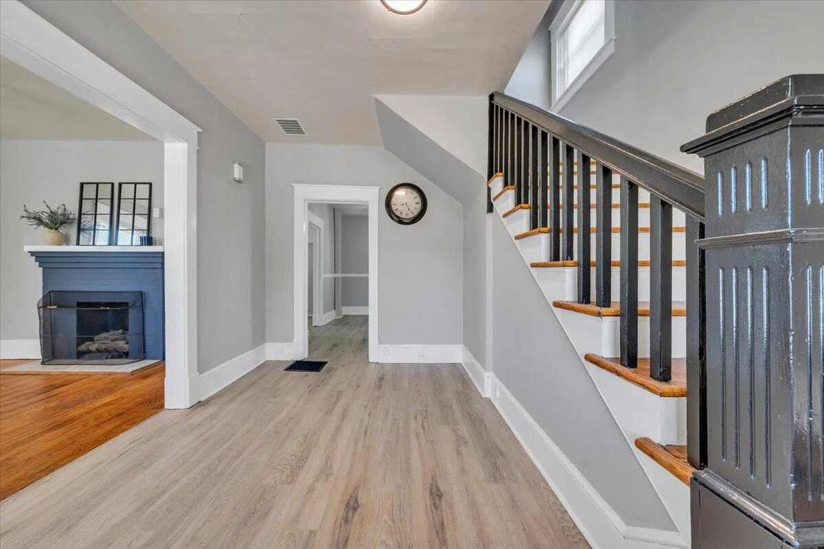 1627 Mercer AVE - Photo 5